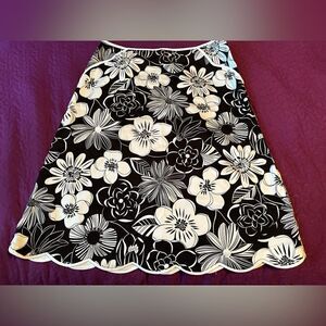 Grace elements skirt, size 8 with scalloped edges at the bottom – black & white